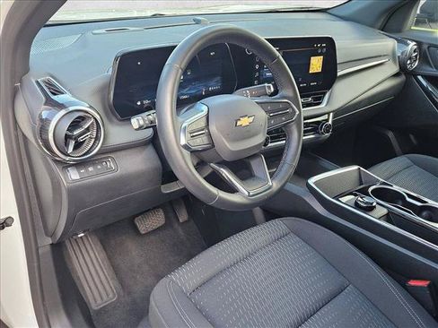 Used 2026 Chevrolet Equinox LT AWD/4WD image 10