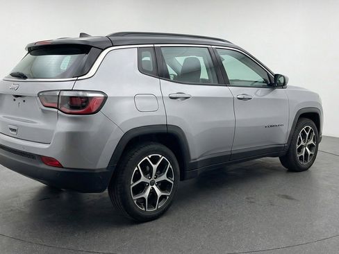 Used 2025 Jeep Compass Limited image 9