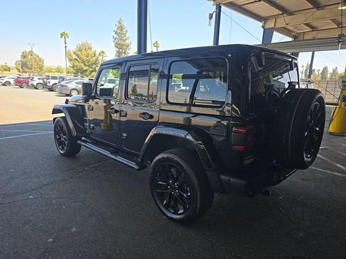 Used 2021 Jeep Wrangler Unlimited Sahara w/ Cold Weather Group AWD/4WD image 4