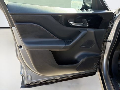 Used 2020 Jaguar F-PACE Prestige image 22