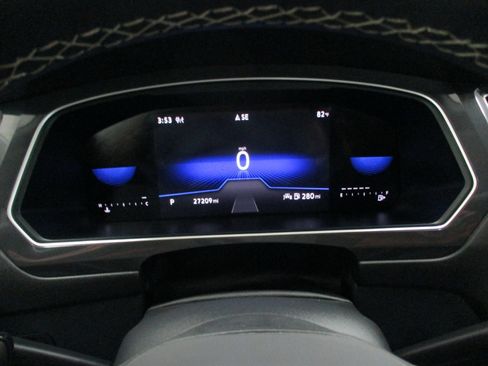 Used 2024 Volkswagen Tiguan SE image 19