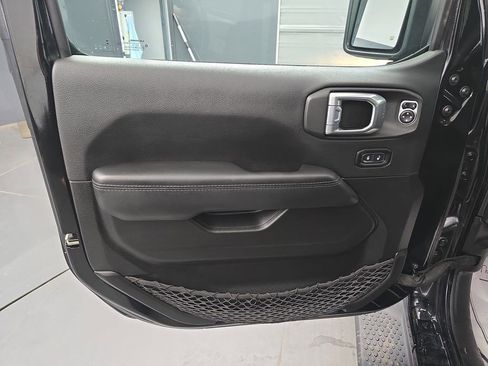 Used 2022 Jeep Wrangler Unlimited Sahara image 23