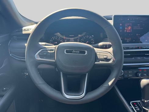 Used 2026 Jeep Compass Limited AWD/4WD image 12