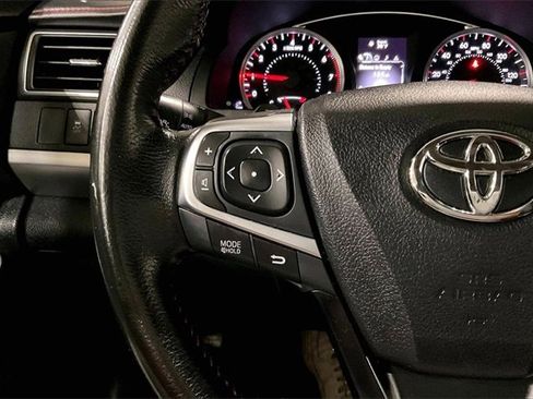 Used 2016 Toyota Camry SE image 18
