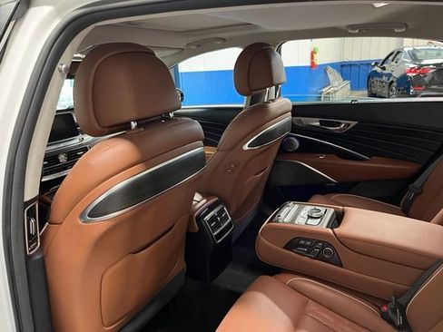 Used 2019 Kia K900 Luxury w/ VIP Package AWD/4WD image 18