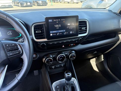 Used 2025 Hyundai Venue SEL image 17