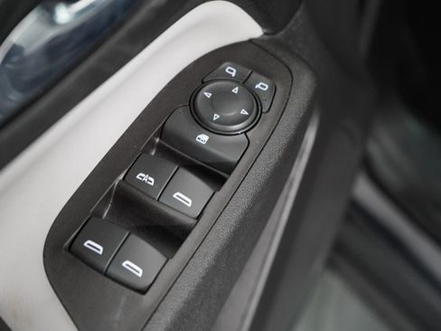 Used 2021 Chevrolet Equinox LS FWD image 13