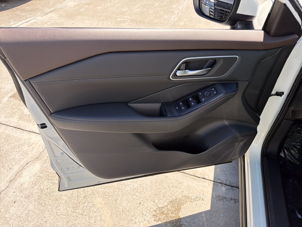 Used 2021 Nissan Rogue SV w/ Premium Package FWD image 18