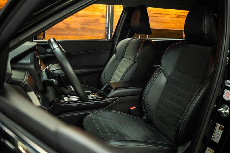 Used 2025 Mitsubishi Outlander AWD image 10
