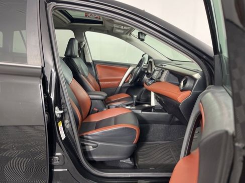 Used 2014 Toyota RAV4 Limited image 30