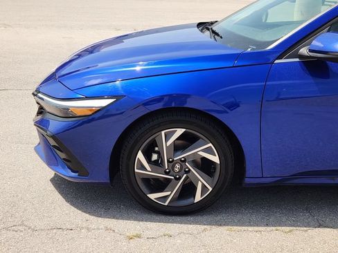 Used 2025 Hyundai Elantra Limited FWD image 8