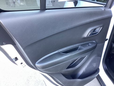 Used 2022 Chevrolet Trax LS w/ Tint and Cruise Package image 19