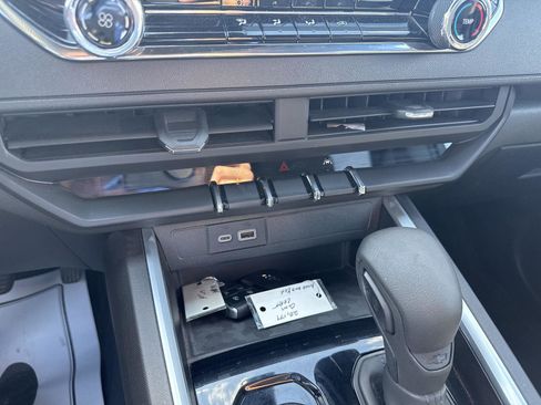 Used 2023 Chevrolet Colorado Trail Boss w/ Technology Package AWD/4WD image 26