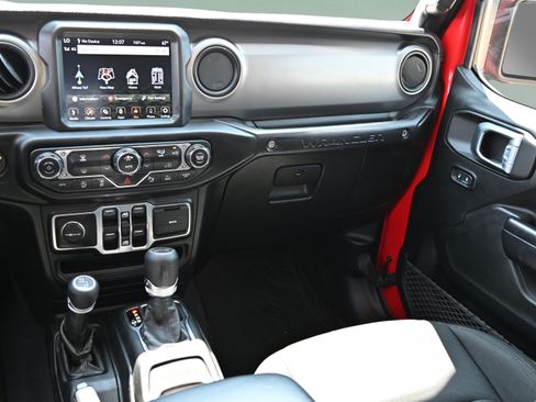 Used 2021 Jeep Wrangler Unlimited Sport AWD/4WD image 10