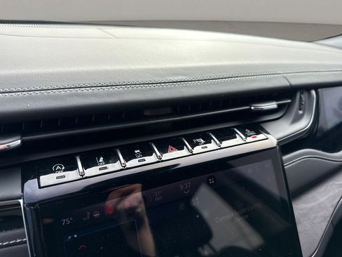 Used 2023 Jeep Grand Cherokee Limited image 24