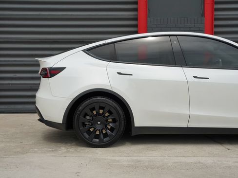Used 2020 Tesla Model Y Long Range AWD/4WD image 2