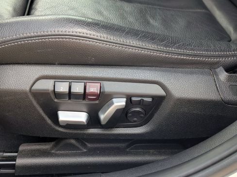Used 2018 BMW 330e RWD image 12
