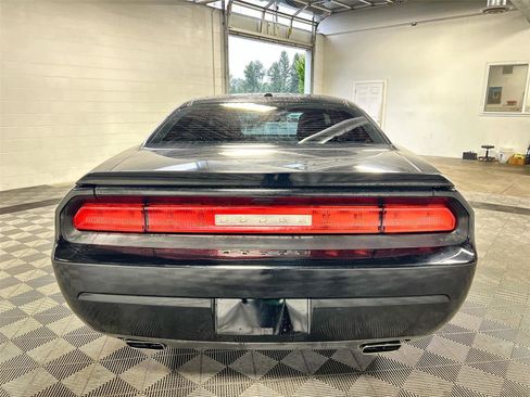 Used 2014 Dodge Challenger SXT w/ Sport Appearance Package image 5