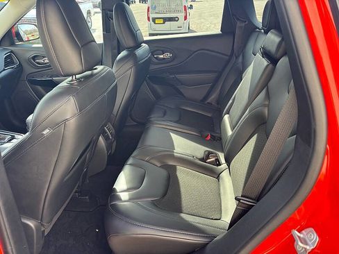 Used 2021 Jeep Cherokee Latitude Plus AWD/4WD image 29