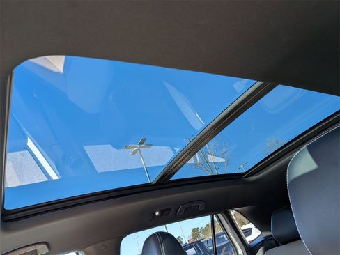 Used 2022 Volkswagen Atlas Cross Sport SE image 26