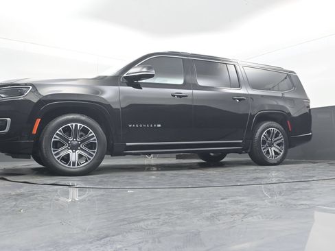Used 2024 Jeep Wagoneer L Series II RWD image 26