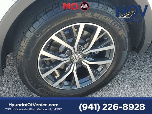 Used 2018 Volkswagen Tiguan SE AWD/4WD image 10