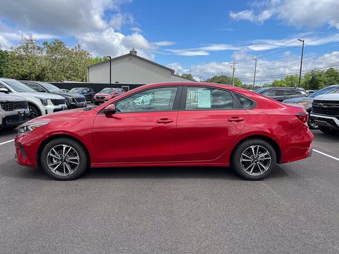 Used 2024 Kia Forte LXS w/ LXS Technology Package FWD image 2