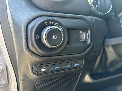 Used 2023 Jeep Wrangler Unlimited Sahara w/ Cold Weather Group AWD/4WD image 29