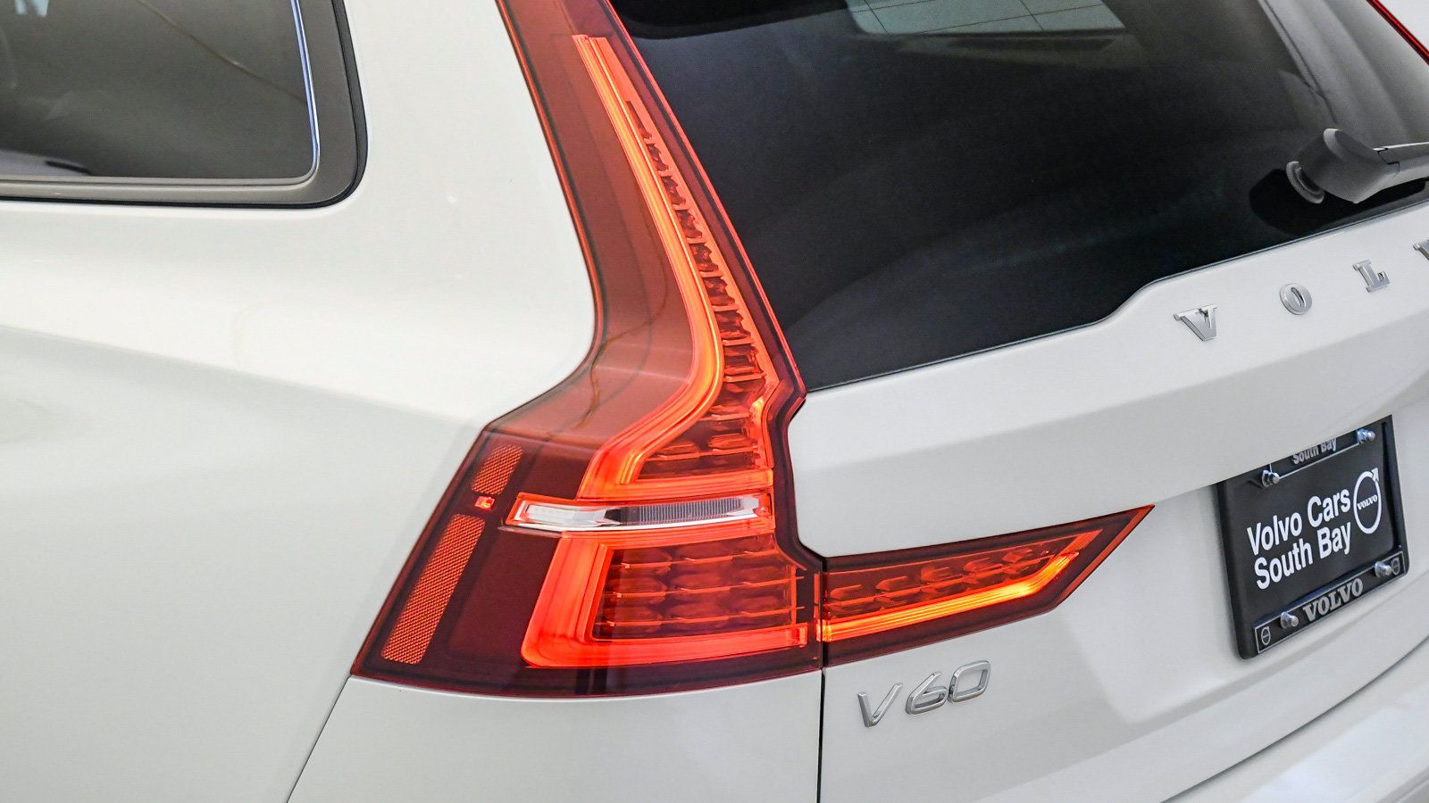 Certified 2025 Volvo V60 B5 Cross Country Plus AWD/4WD image 12