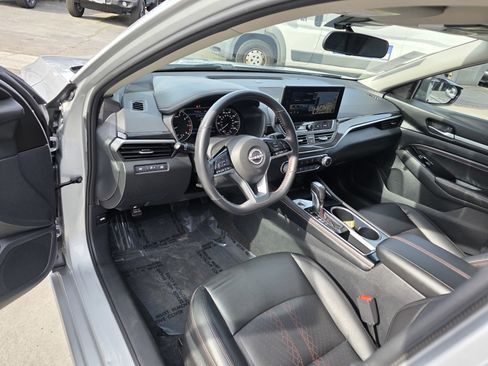 Used 2023 Nissan Altima 2.5 SR w/ SR Premium Package image 10