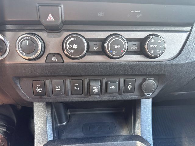 Used 2020 Toyota Tacoma TRD Sport w/ Technology Package AWD/4WD image 26