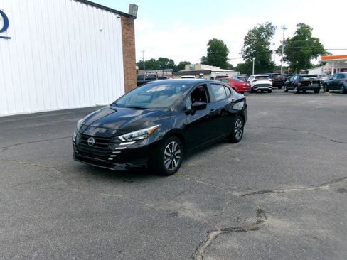 Used 2025 Nissan Versa SV FWD image 2