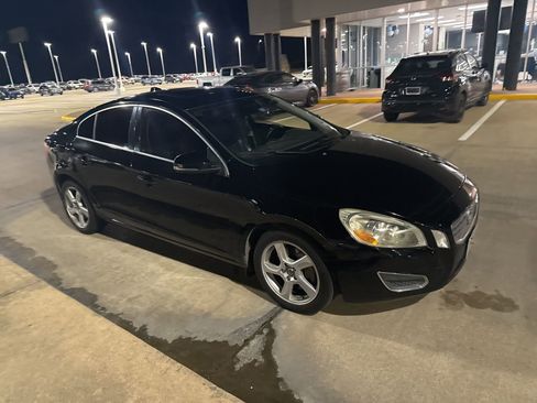 Used 2012 Volvo S60 T5 w/ Climate Pkg image 5
