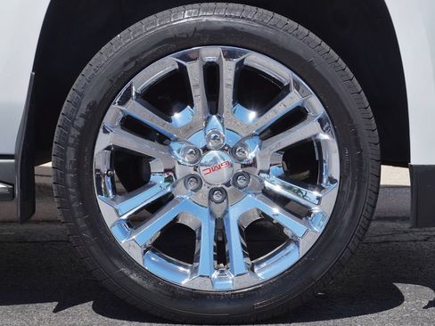 Used 2017 GMC Yukon Denali w/ Open Road Package AWD/4WD image 7