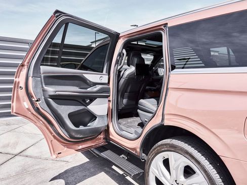 Used 2025 Lincoln Navigator Black Label AWD/4WD image 27