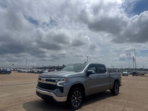 Used 2023 Chevrolet Silverado 1500 LT AWD/4WD image 9