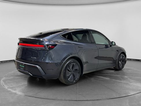 Used 2026 Tesla Model Y Long Range AWD/4WD image 3