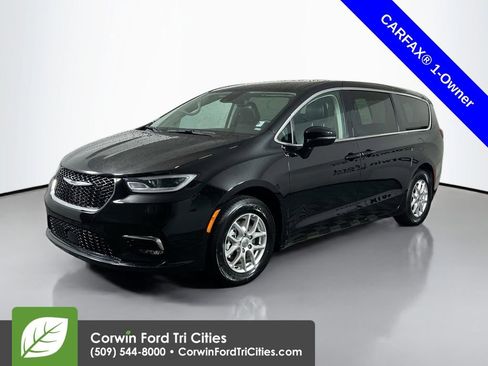 Used 2024 Chrysler Pacifica Touring-L image 5