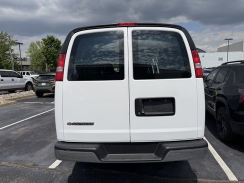 New 2026 Chevrolet Express 3500 Extended RWD image 6