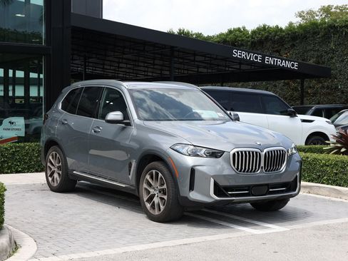 Used 2026 BMW X5 sDrive40i RWD image 2