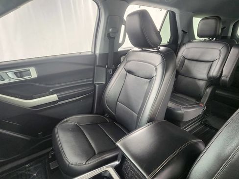 Used 2022 Ford Explorer Limited w/ Equipment Group 301A AWD/4WD image 13