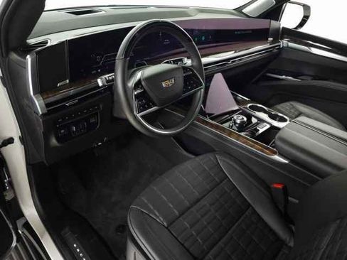 Certified 2025 Cadillac Escalade Sport Platinum w/ LPO, ONYX Package image 24