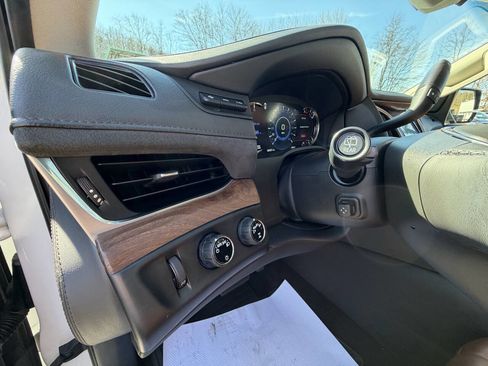 Used 2019 Cadillac Escalade ESV Luxury image 19