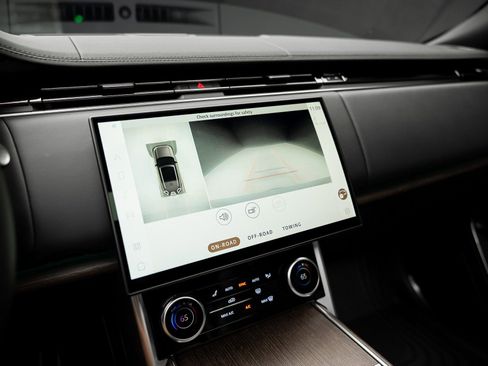 Used 2023 Land Rover Range Rover SE image 48