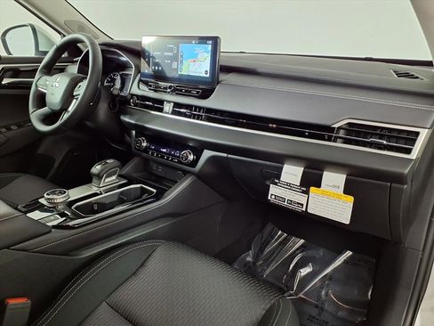 New 2026 Mitsubishi Outlander ES FWD image 7