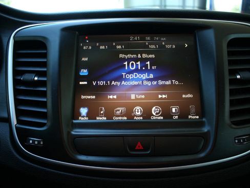 Used 2016 Chrysler 200 Limited Platinum FWD image 19