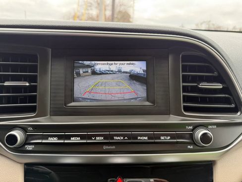 Used 2019 Hyundai Elantra SE image 23