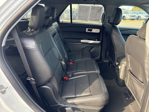 Used 2023 Ford Explorer Limited w/ Limited Technology Package image 11