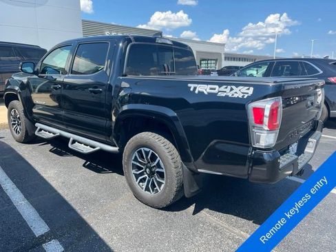 Used 2020 Toyota Tacoma TRD Sport w/ TRD Premium Sport Package AWD/4WD image 7
