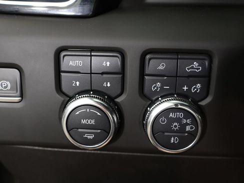 Used 2024 GMC Sierra 3500 Denali Ultimate AWD/4WD image 47